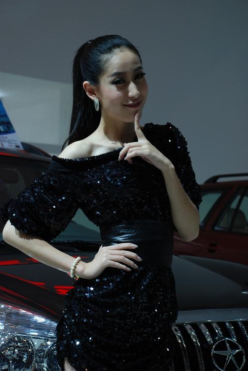 14岁女孩小便正面